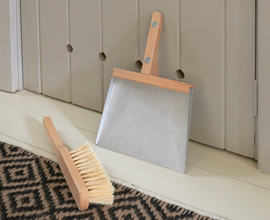 Galvanised dustpan and brush set with magnetic handles